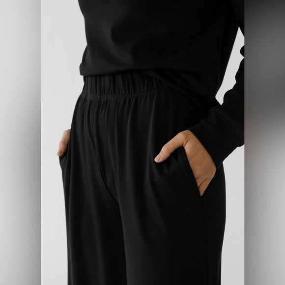 Cozy Earth Brushed Bamboo Wide Leg Pull-On Pant black
Size S - Picture 2 of 10